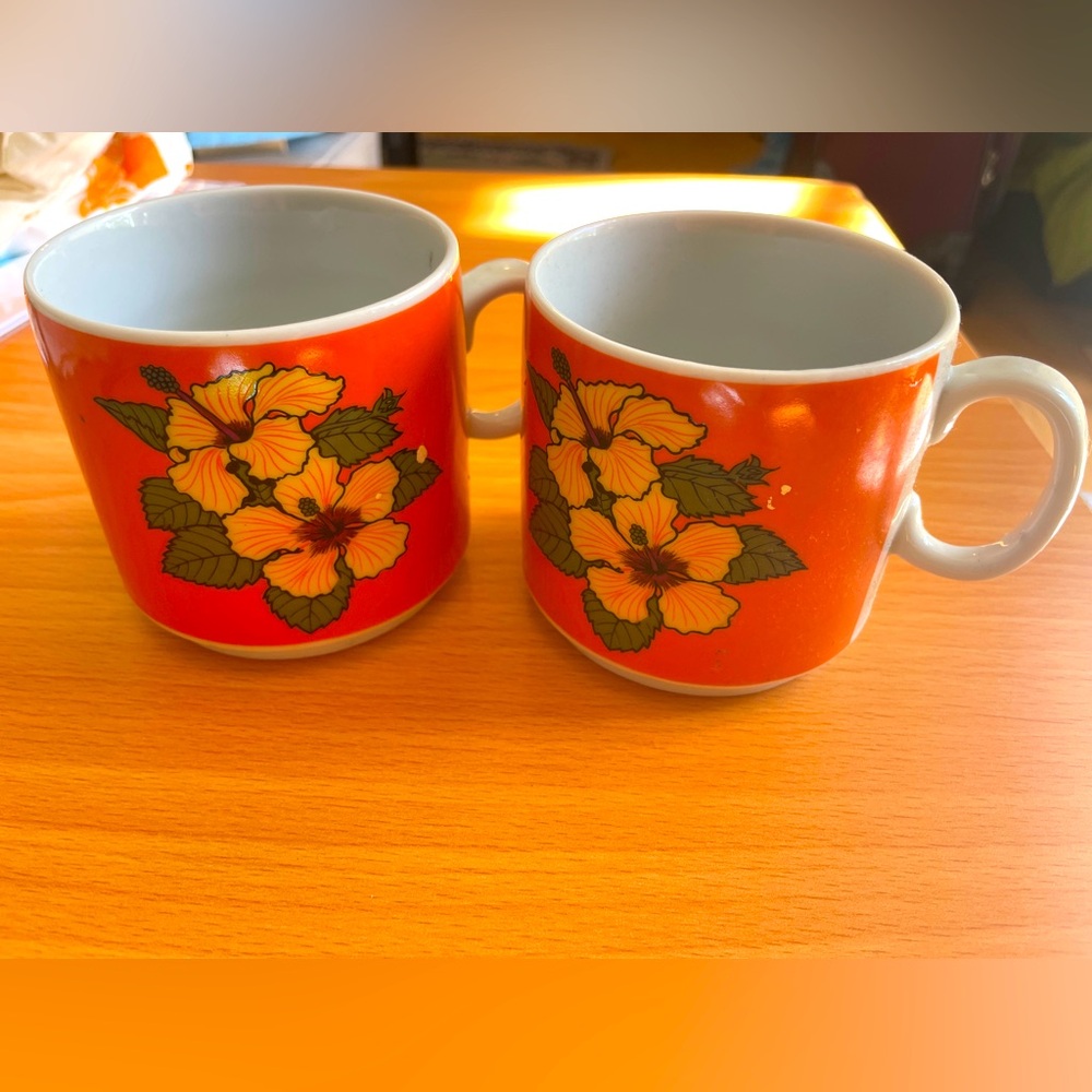 Vintage Hawaiian mugs